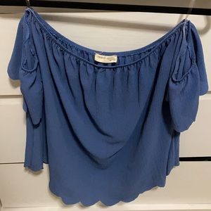 Off the shoulder, scalloped top!